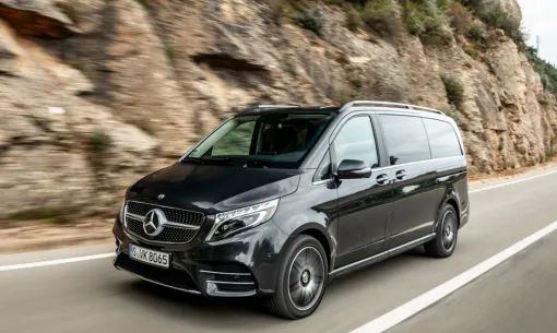 Réception de 5 nouveaux Mercedes Classe V 2026 à Issy-les-Moulineaux, Boulogne-Billancourt, VENDÔME PLAZA