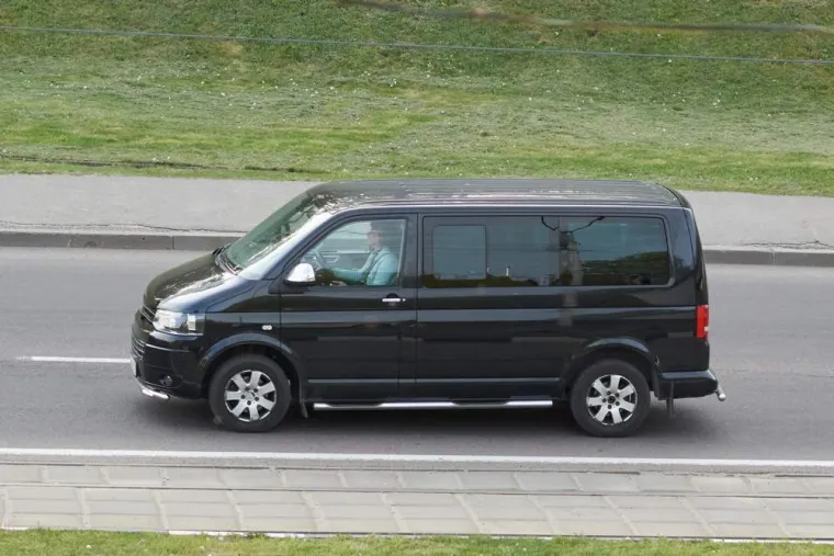 Louer un monospace haut de gamme pour groupe de 6 personnes, Boulogne-Billancourt, VENDÔME PLAZA